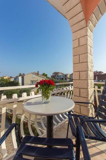 Apartments Tonimir Vodice Exterior foto